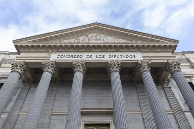 Fachada del Congreso de los Diputados en Madrid, España.