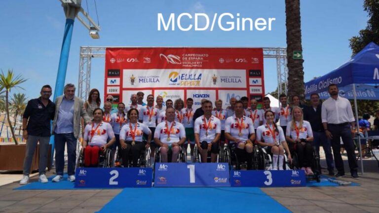 Entrega de trofeos en el Campeonato de España de Ciclismo Paralímpico en Melilla
