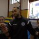 Faisal Salmi, entrenador del Club Balonmano T-Maravilla Melilla, en una charla con jugadoras.