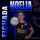 Noelia Domínguez Gallego con balón de balonmano en uniforme del equipo