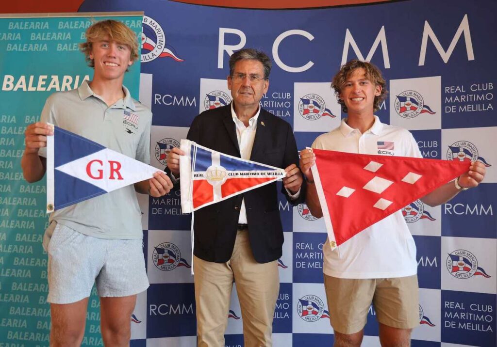 Entrega de trofeos en el Mundial Junior de Snipe en Melilla