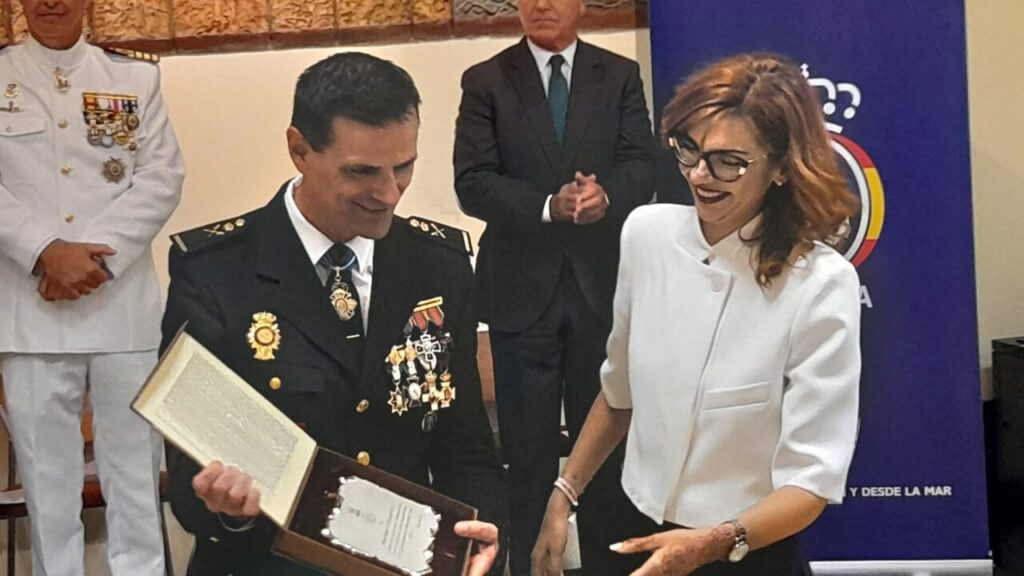 Ceremonia de inauguración del monumento funerario a marineros caídos en Melilla