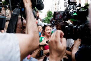 La UCO informa sobre pagos del PSOE a Leire Díez en medio de la prensa.