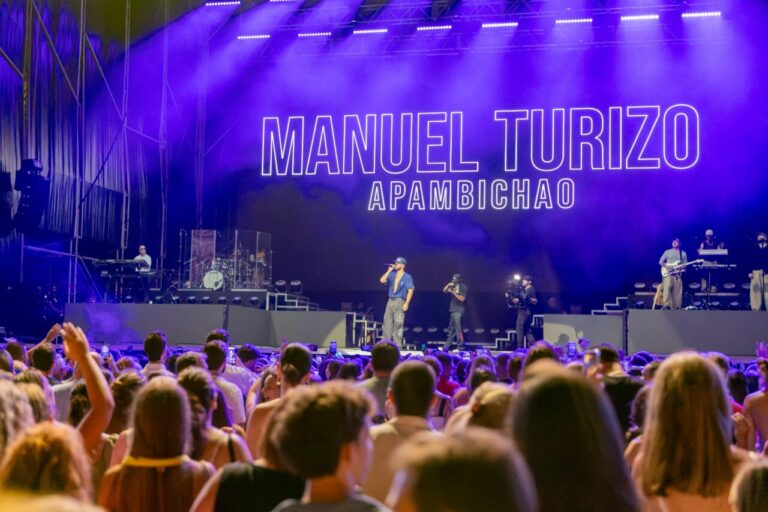 Manuel Turizo actuando en un concierto en la Plaza de Toros de Melilla