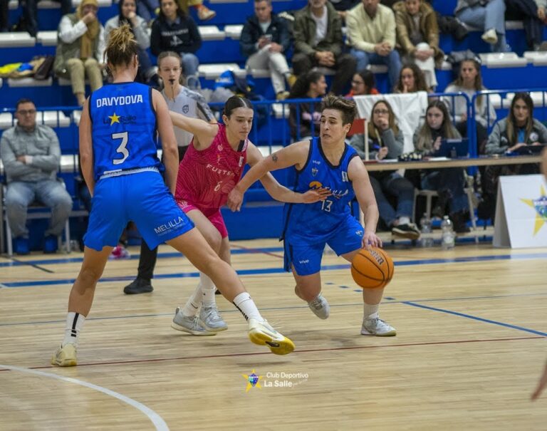 Jugadoras del MCD La Salle en un partido de baloncesto en Melilla