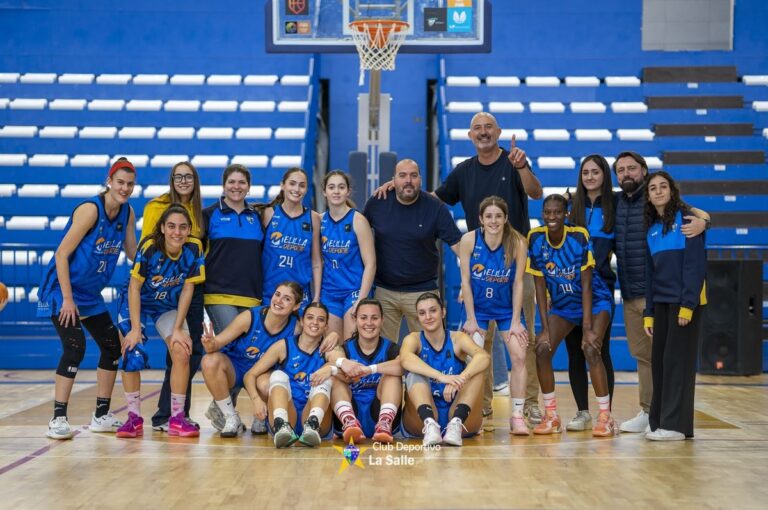 Equipo femenino del MCD La Salle de baloncesto en Melilla