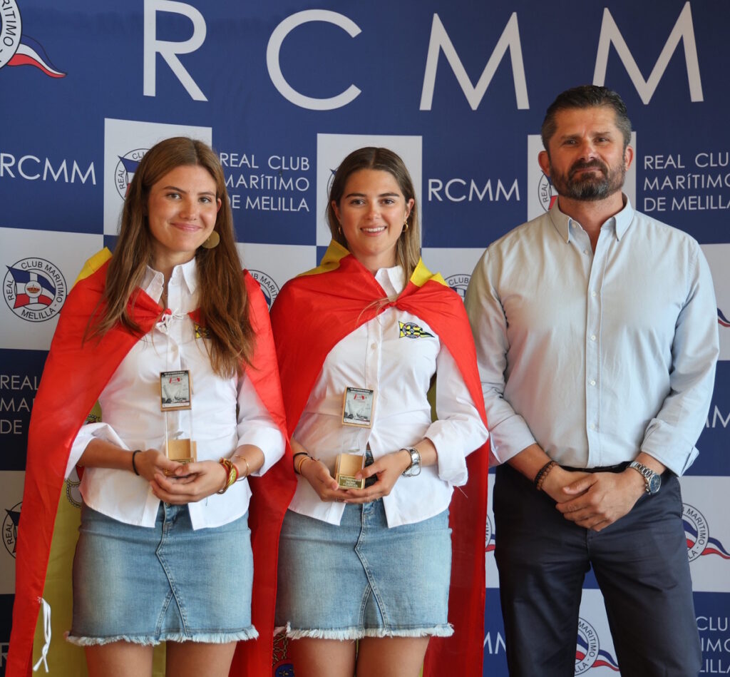Entrega de trofeos en el Mundial Junior de Snipe en Melilla