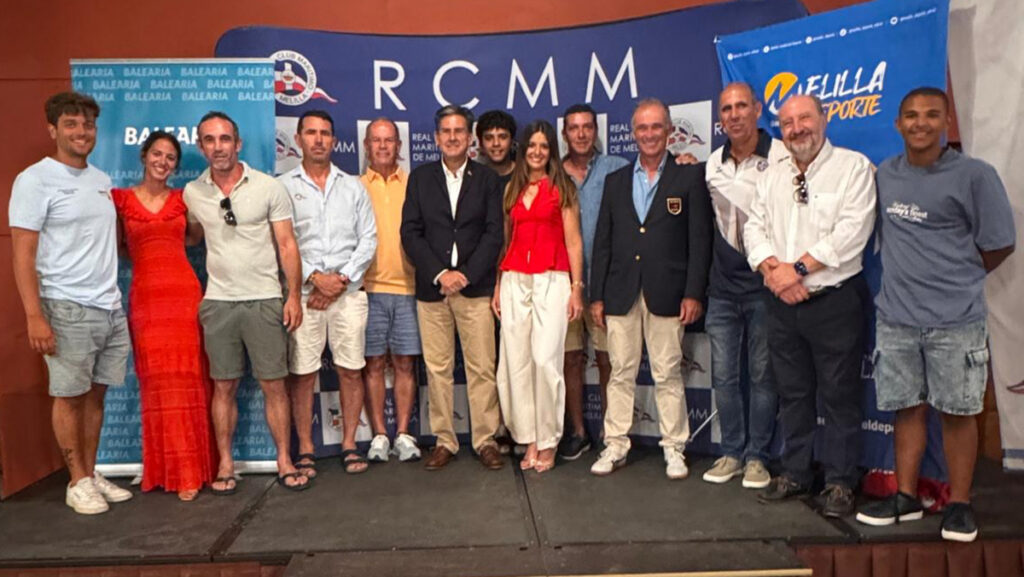 Ceremonia de entrega de trofeos en Melilla para el Mundial Junior de Snipe