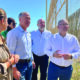 Miguel Marín discutiendo sobre el aeropuerto de Melilla con otros funcionarios