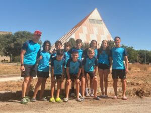 Grupo de jóvenes triatletas melillenses en el Encuentro Nacional de Menores