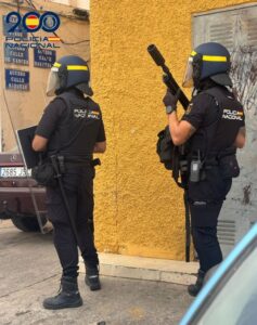 Agentes de la Policía Nacional en un operativo en Melilla