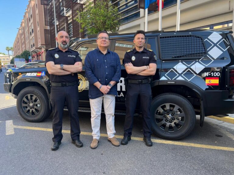 Presentación del nuevo vehículo de la Policía Local de Melilla