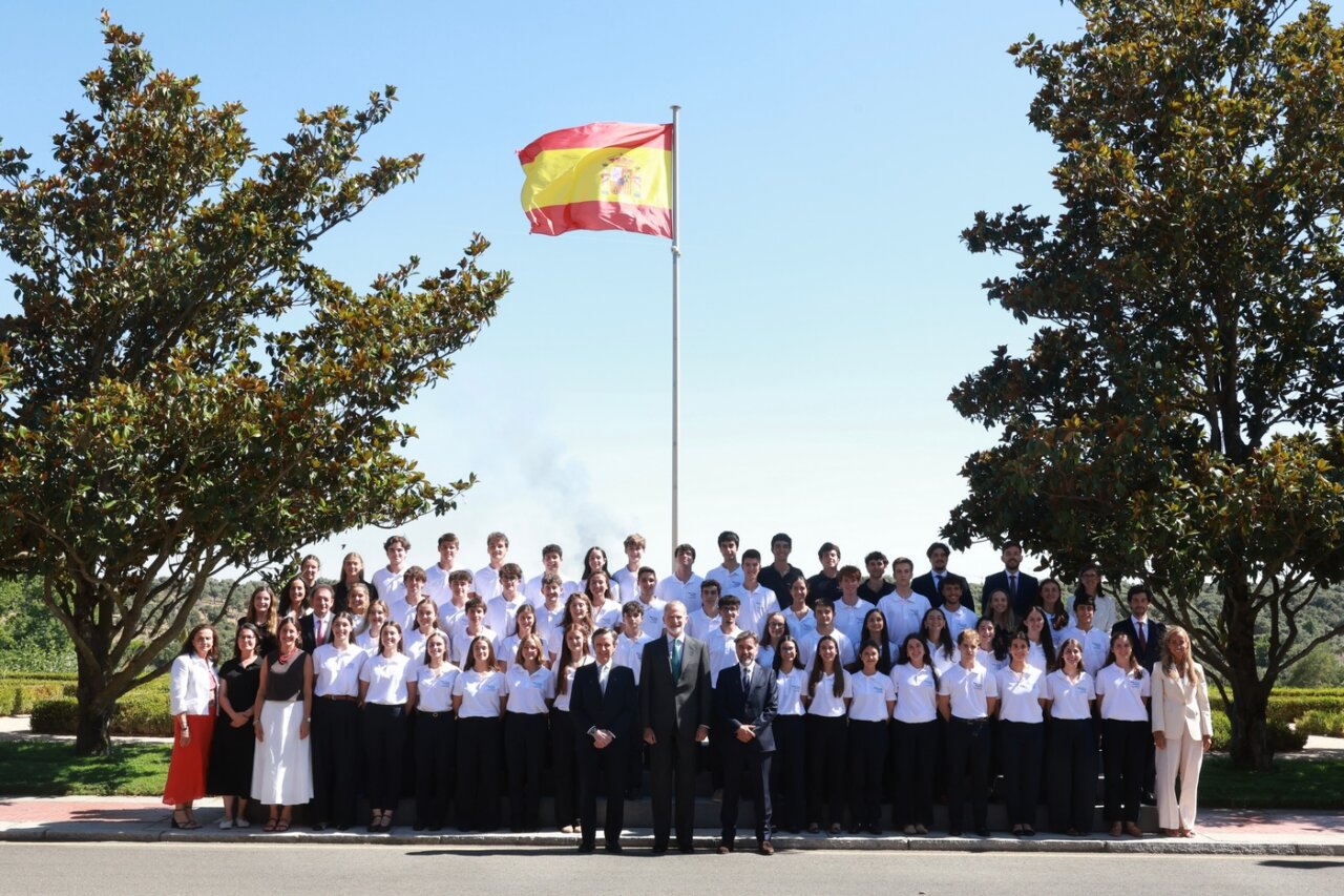 El Rey con los participantes de Becas Europa en La Zarzuela