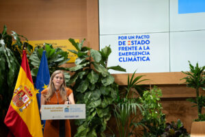 Presentación sobre la Red de Refugios Climáticos en un evento gubernamental