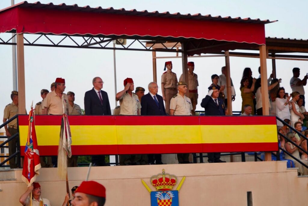 Celebración del 115 aniversario de los Regulares en Melilla con autoridades presentes.