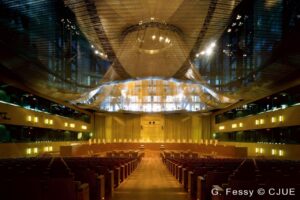Interior de la sala del Tribunal de Justicia de la Unión Europea
