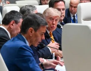 Pedro Sánchez y Donald Trump en una cumbre de la OTAN