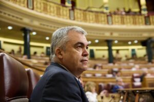 Santos Cerdán en el Parlamento durante una sesión legislativa
