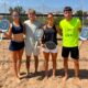 Jugadores de tenis playa en la Playa de San Lorenzo en Melilla