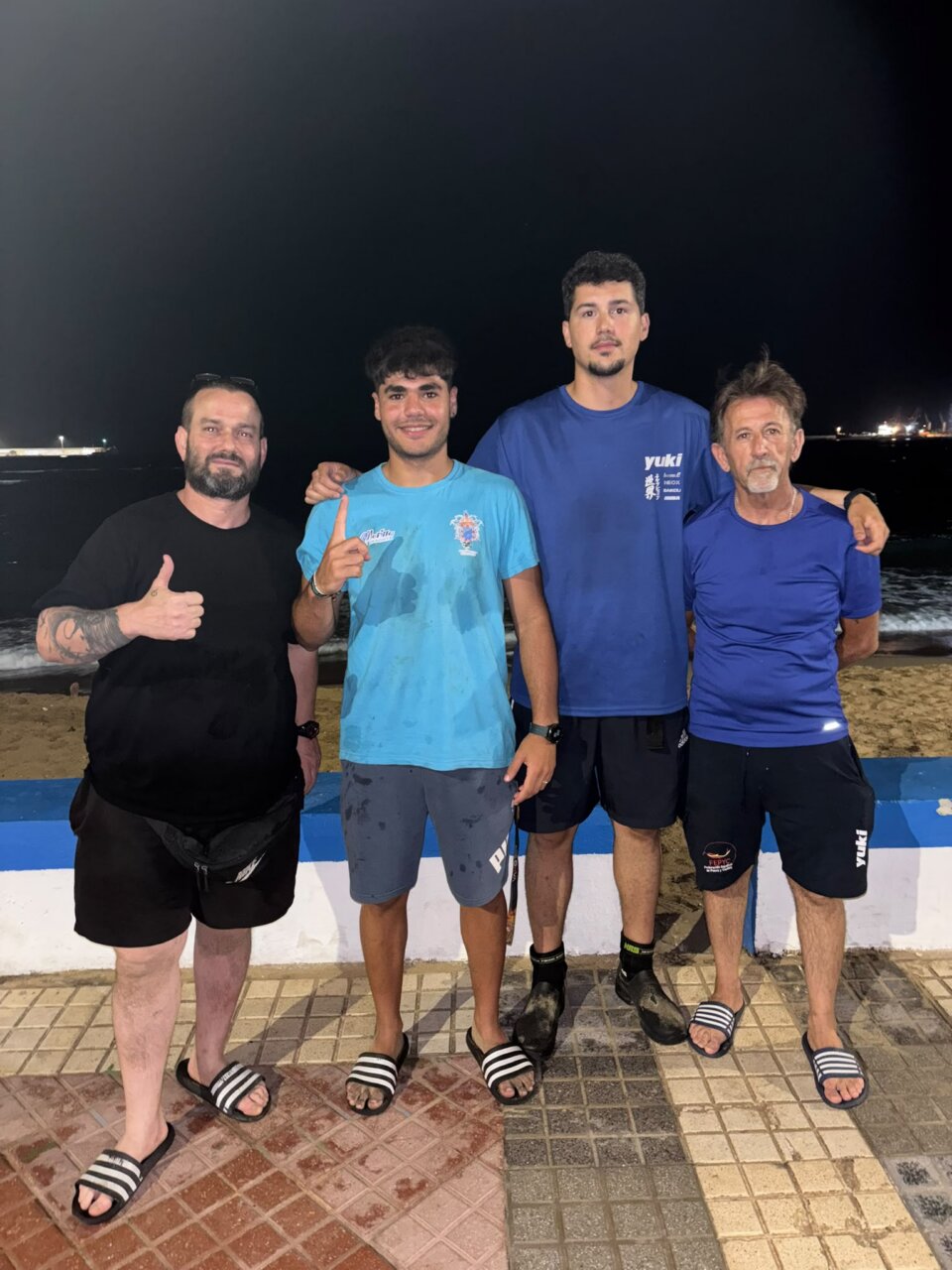 Felipe Sánchez y otros participantes del torneo de pesca en Melilla