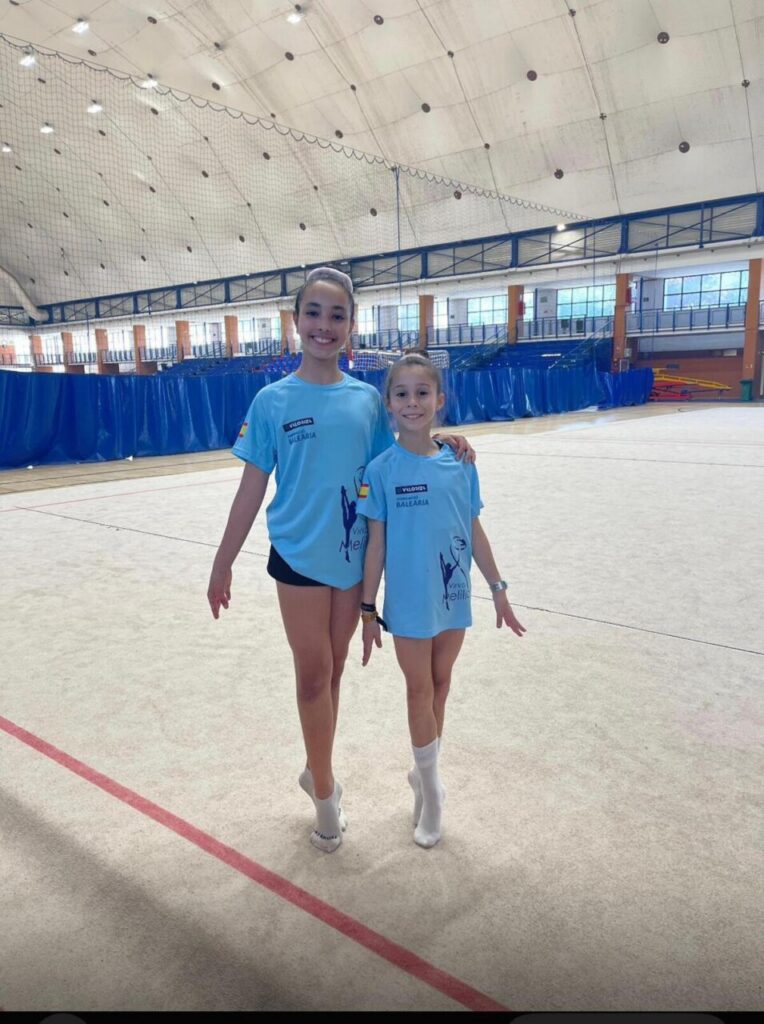 Valentina Bejerano e Iara Haouari en el entrenamiento de gimnasia rítmica