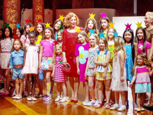 Desfile de moda con niños y Agatha Ruiz de la Prada
