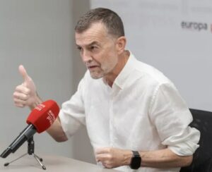 Antonio Maíllo, coordinador de IU, hablando sobre la crisis migratoria en Ceuta.