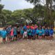 Grupo de niños y monitores en las colonias de verano de la Asociación Meraki