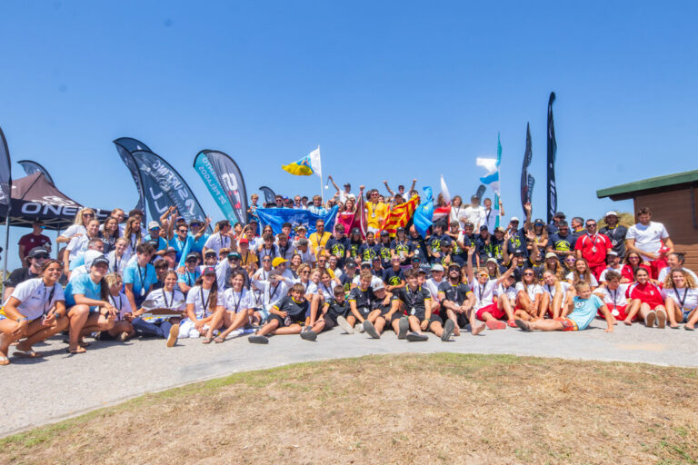 Grupo de deportistas en el Campeonato de España de FeSurfing 2026
