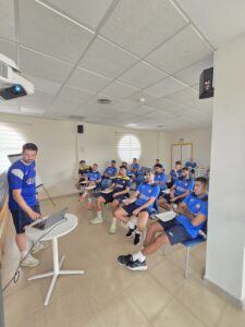 Jugadores del C.D. Melistar en una presentación de equipo