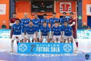 Equipo del C.D. Melistar posando en la cancha de fútbol sala