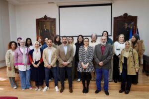 Grupo de profesionales en un evento educativo en Melilla