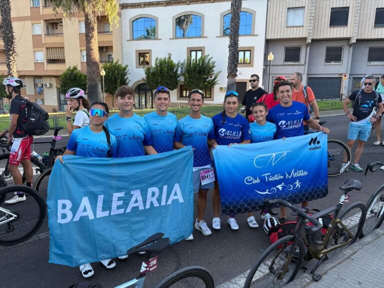 Miembros del Club Triatlón Melilla en el Campeonato de España