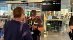 Control de pasaporte en aeropuerto entre España e Italia