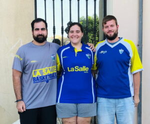 Cristina Rull junto a dos compañeros en el equipo La Salle