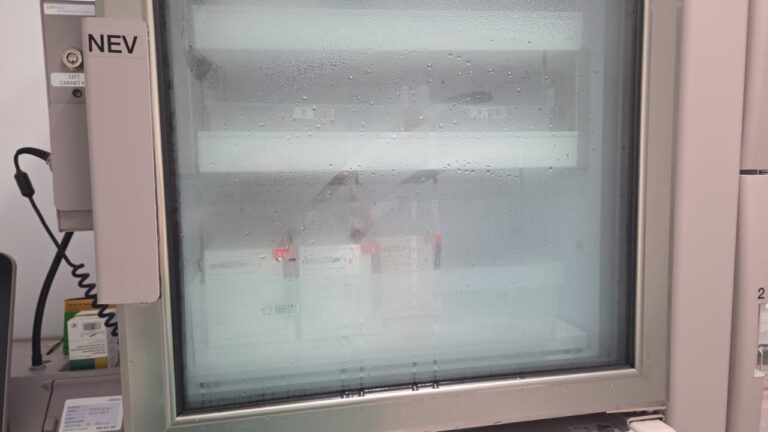 Congelador con humedad en el Hospital Universitario de Melilla