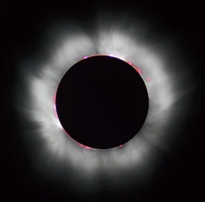 Eclipse solar de 1999 con corona visible alrededor de la luna