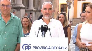 Elías Bendodo hablando sobre el colapso sanitario en Ceuta