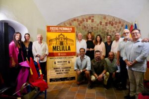 Presentación del cartel de la corrida de toros en Melilla con autoridades y aficionados