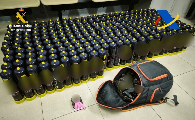 Intervención de la Guardia Civil con botellas de óxido nitroso en Melilla