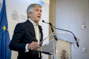 Ministro del Interior hablando sobre la situación de migrantes en Ceuta