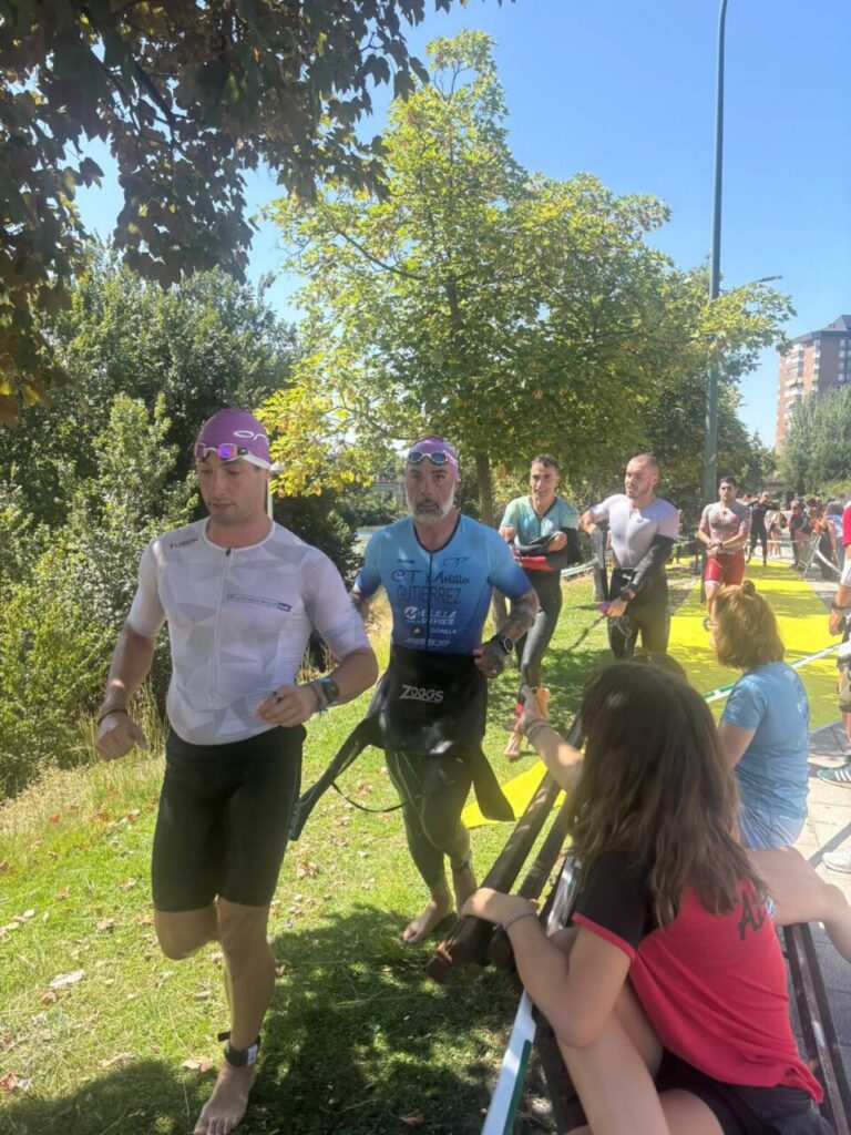 Julio Gutiérrez compitiendo en triatlón en Valladolid