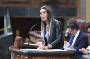 Miembro de Junts en el Congreso de los Diputados durante una intervención