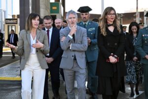 Fernando Grande-Marlaska durante una visita en Melilla con autoridades locales