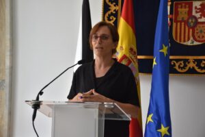 Mónica García hablando sobre salud pública en Ceuta