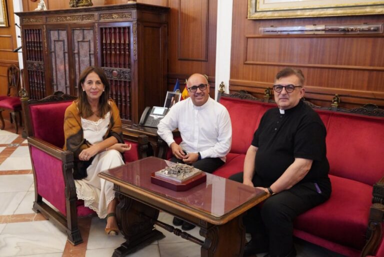 José Luis Pastor con la vicepresidenta y su predecesor en Melilla