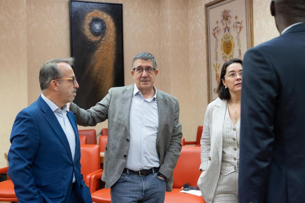 Reunión del PSOE sobre avisos del CNI en Ceuta