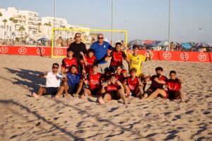 Equipo Rusadir C.F. Melilla celebrando su victoria en fútbol playa