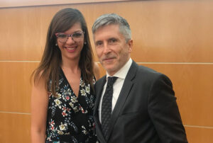 Sabrina Moh y Fernando Grande Marlaska en un evento oficial