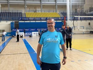 Salim Abdelkader en el gimnasio del Club Voleibol Melilla durante un entrenamiento.